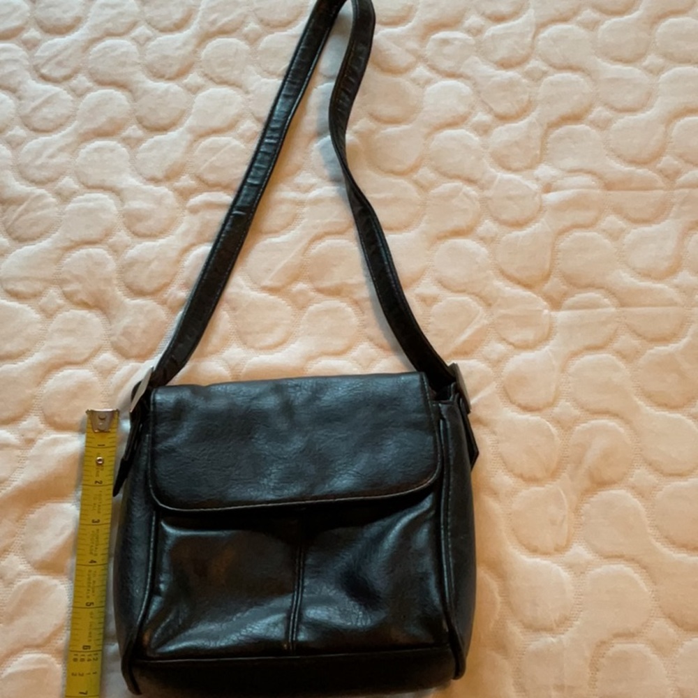 Elegant Black Leather Shoulder Bag